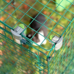 Easy Access Locks For Zippi Runs - Pack Of 7 -Omlet Shop Durable Zippi Locks on a Zippi pet run