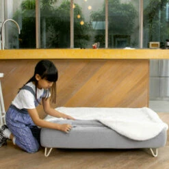 Topology - Sheepskin Topper - White - Medium -Omlet Shop Topology memory Foam dog Bed with Toppers is easy to wash 7