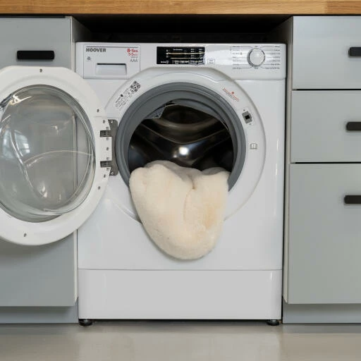 Luxury Faux Sheepskin Cat Blanket - Large 10 Luxury Faux Sheepskin Cat Blanket - Large - Image 8